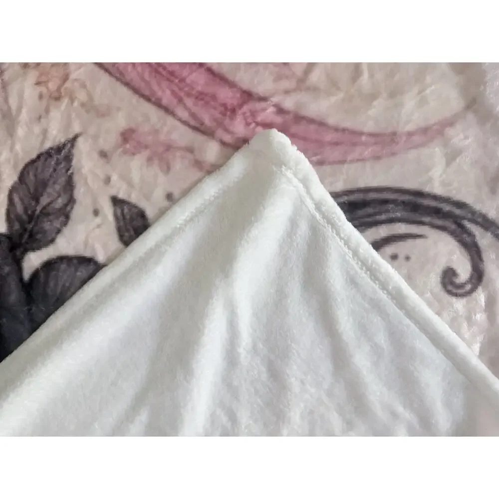 Very Nice Flannel Blanket With Pink And Black Feathered Heart Brand New 50x60